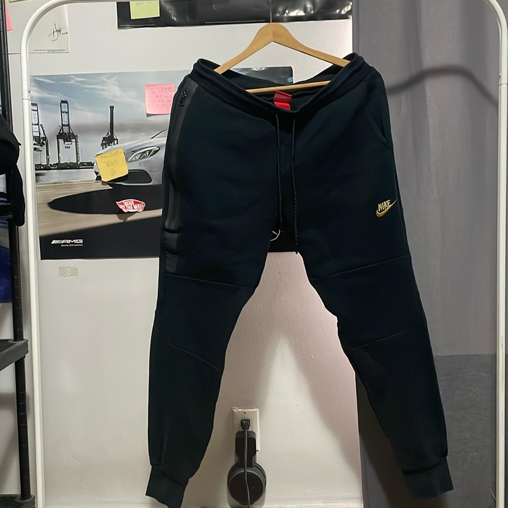Nike Black Jogger Sweatpants Tech Fleece sz M